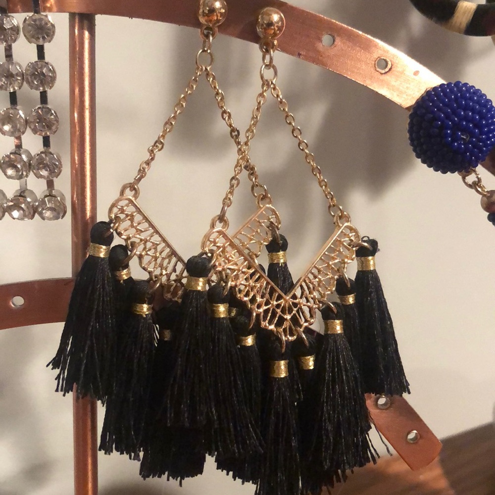 Good and black threaded drop earrings